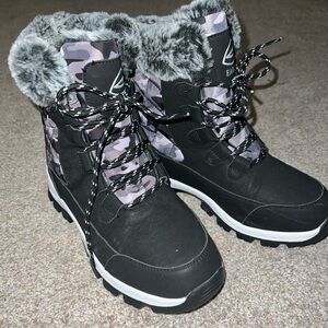 Earlde woman’s snow boots